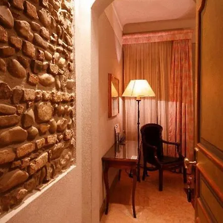 Arnaldo Aquila D'oro Otel